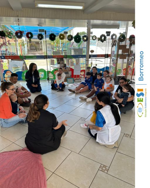 ✨💛 Café com Afeto: Narrativas das Infâncias ✨💛
Nesta semana, o Integral da ESI Borromeo viveu três manhãs marcantes com as famílias da Educação Infantil. Em cada encontro, elas puderam vivenciar propostas que fazem parte do cotidiano do Integral, alinhadas aos direitos de aprendizagem: conviver, brincar, participar, explorar, expressar e conhecer-se.
No Café com Afeto, fortalecemos a parceria entre escola e família. Entre conversas, escuta e acolhida, construímos um momento de aproximação que reflete os valores que orientam o nosso trabalho.
Agradecemos profundamente às famílias que estiveram conosco nessas três manhãs.
Seguimos comprometidos em oferecer experiências que respeitam o tempo da infância, valorizam suas narrativas e constroem, junto às famílias, um caminho de cuidado e desenvolvimento. ✨💛🌿